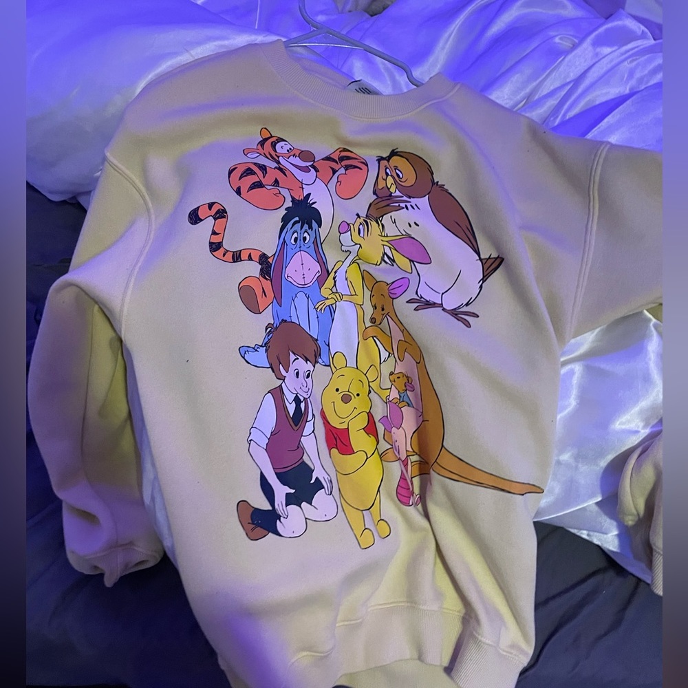 It’s a yellow crew neck from pacsun it’s runs little bigger, barely be worn